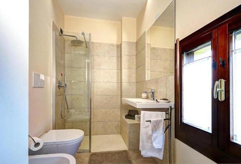 اتاق خانوادگی, B&b Le Noci Di Feo