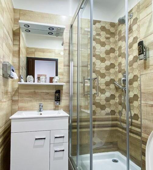 Семейный Номер, Sýkora