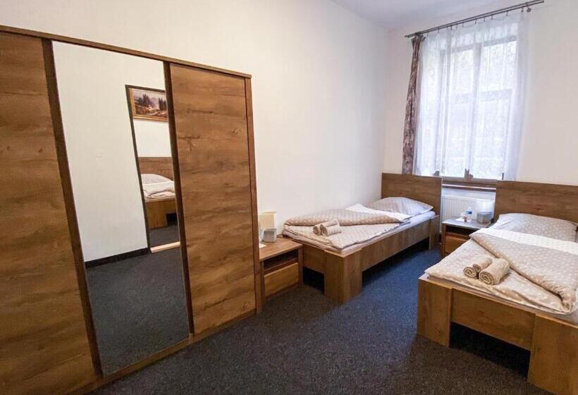 Четырехместный Номер Стандарт, Sýkora