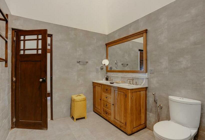 غرفة ديلوكس, The Postcard Galle