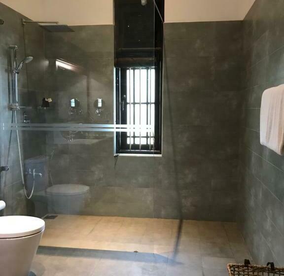 غرفة ديلوكس, The Postcard Galle