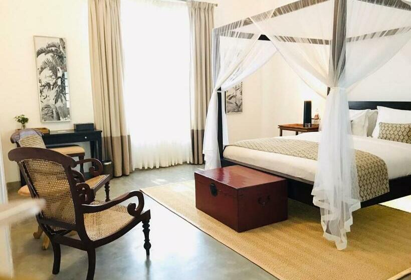 غرفة ديلوكس, The Postcard Galle