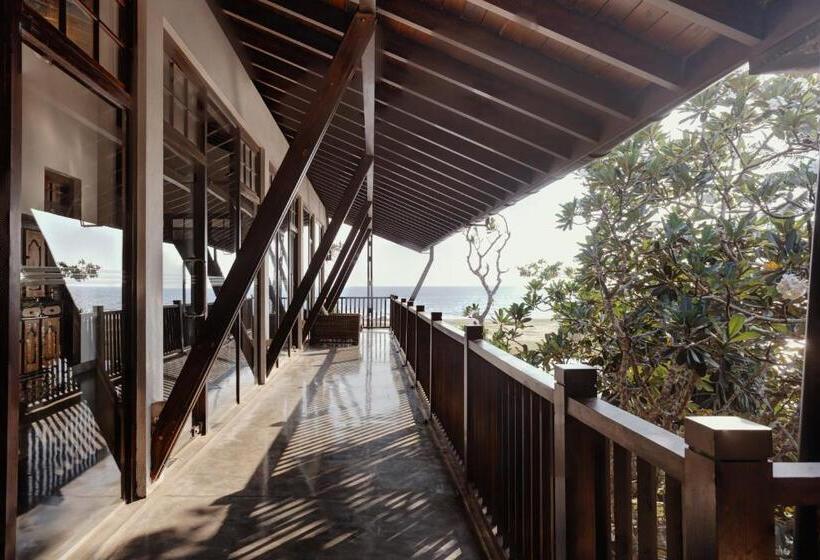 جناح عائلي, The Postcard Galle