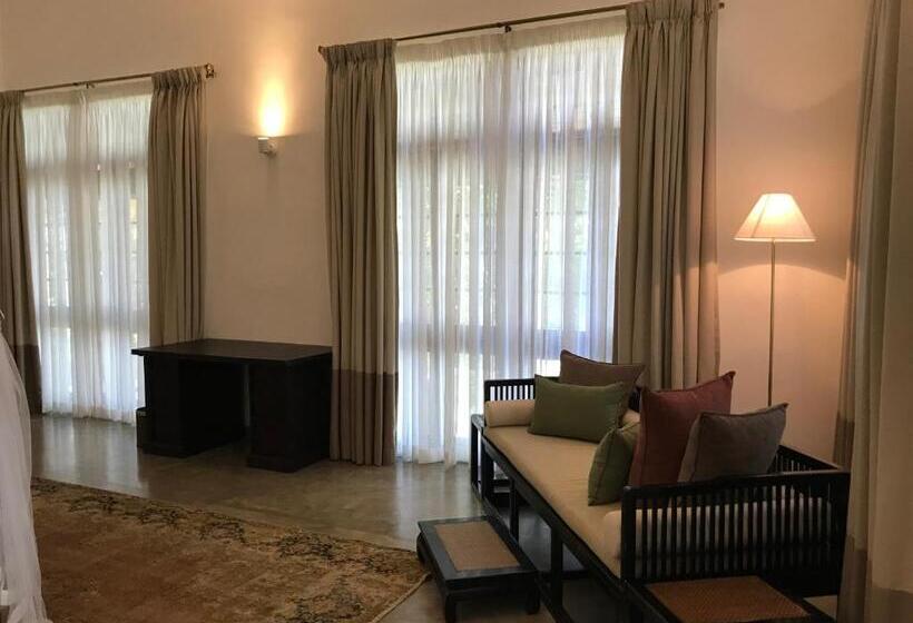 جناح بريميوم, The Postcard Galle