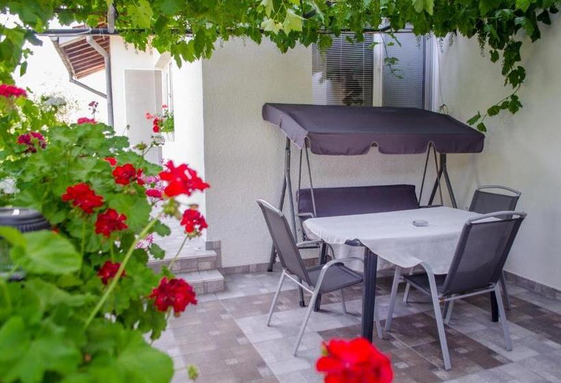 آپارتمان 1 خوابه با تراس, Guesthouse Juli