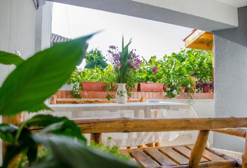 استودیو استاندارد با بالکن, Guesthouse Juli