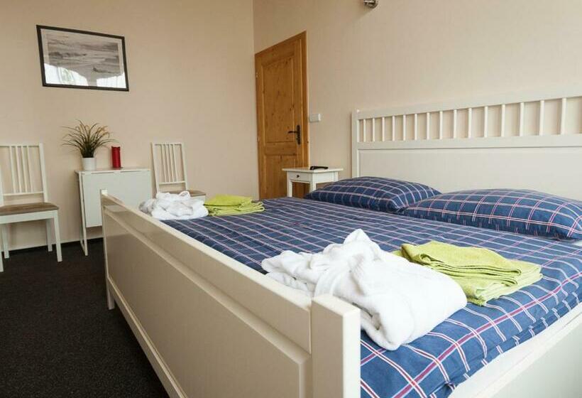 Люкс 2 Спальни, Hostinec & Vitální Svět Raduňka