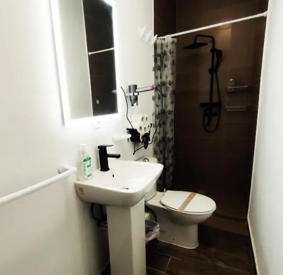 اتاق استاندارد چهارنفره با بالکن, Jessica Flat Malta Royal Guesthouse