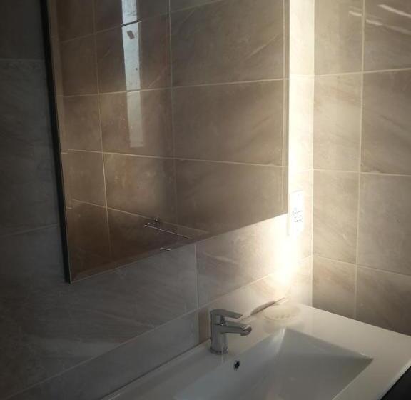 اتاق استاندارد چهار تخته با چشم‌انداز دریا, Jessica Flat Malta Royal Guesthouse