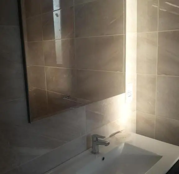 اتاق استاندارد چهار تخته با چشم‌انداز دریا, Jessica Flat Malta Royal Guesthouse