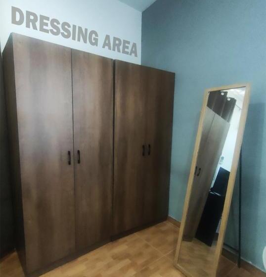 اتاق استاندارد چهار تخته با چشم‌انداز دریا, Jessica Flat Malta Royal Guesthouse