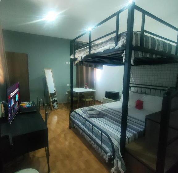 اتاق استاندارد چهار تخته با چشم‌انداز دریا, Jessica Flat Malta Royal Guesthouse