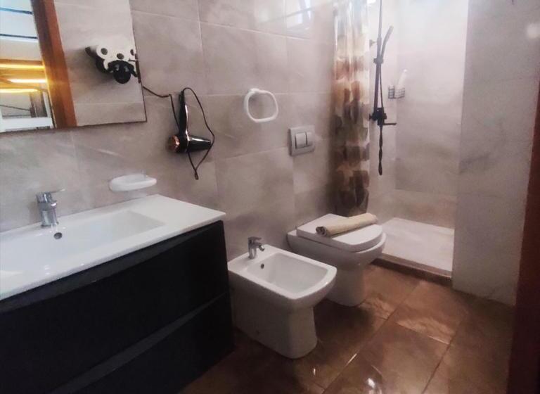 اتاق خانوادگی با چشم‌انداز جانبی دریا, Jessica Flat Malta Royal Guesthouse