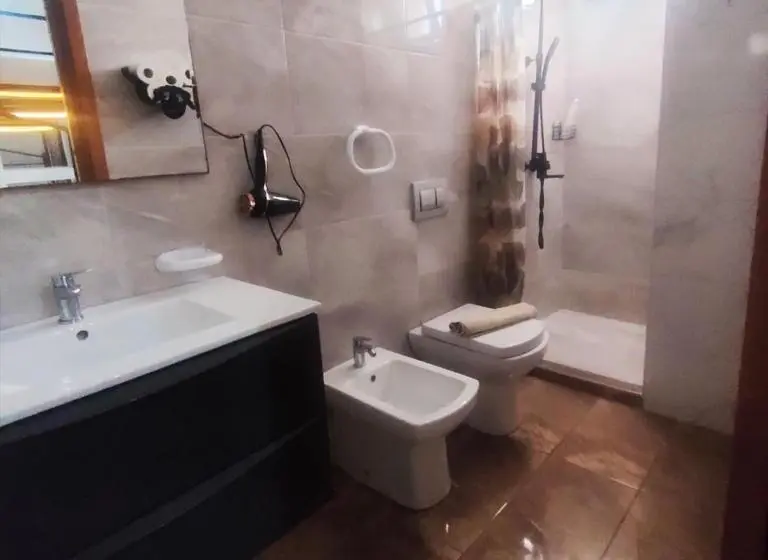 اتاق خانوادگی با چشم‌انداز جانبی دریا, Jessica Flat Malta Royal Guesthouse