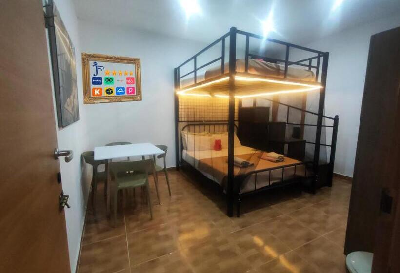 اتاق خانوادگی با چشم‌انداز جانبی دریا, Jessica Flat Malta Royal Guesthouse