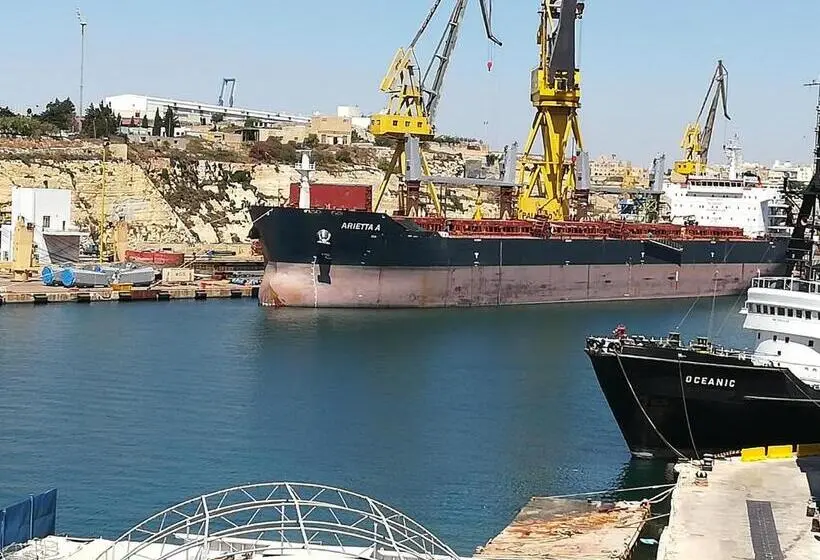 اتاق پریمیوم چهارنفره, Jessica Flat Malta Royal Guesthouse