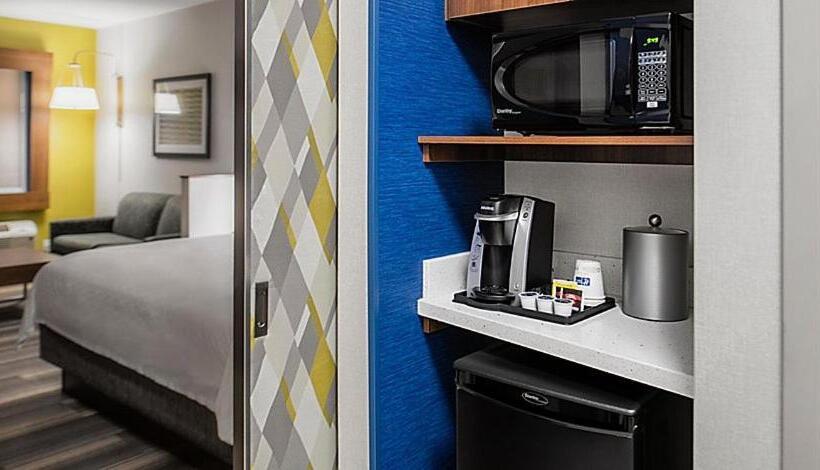 Номер Стандарт, Holiday Inn Express & Suites   Brandon, An Ihg