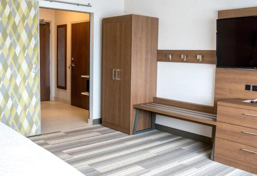 Номер Стандарт, Holiday Inn Express & Suites   Brandon, An Ihg
