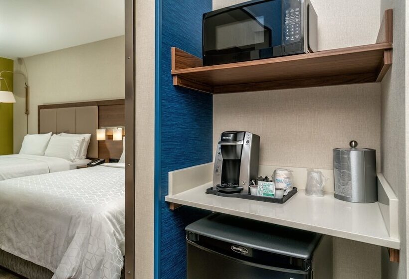 Номер Стандарт 2 Двуспальные Кровати, Holiday Inn Express & Suites   Brandon, An Ihg