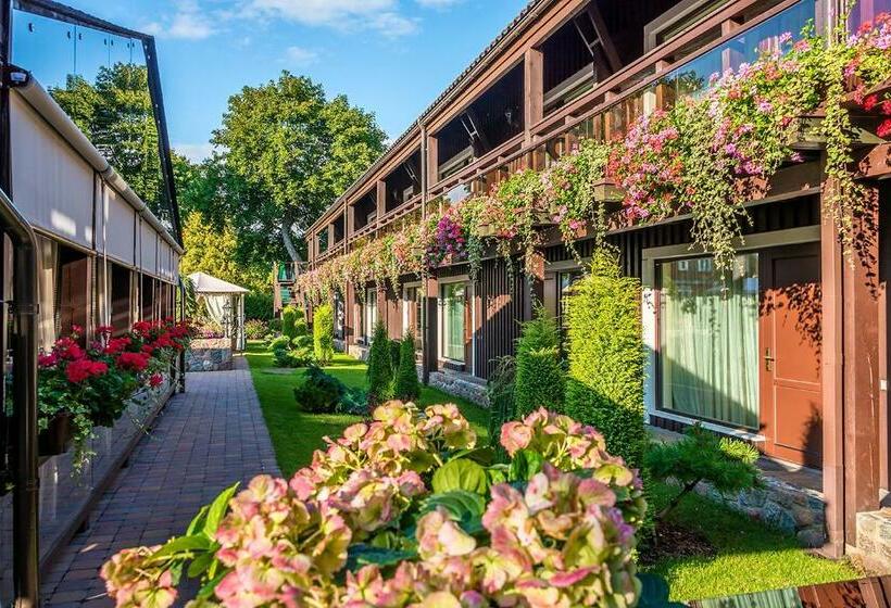 سوییت لوکس, Pušų Paunksnėje