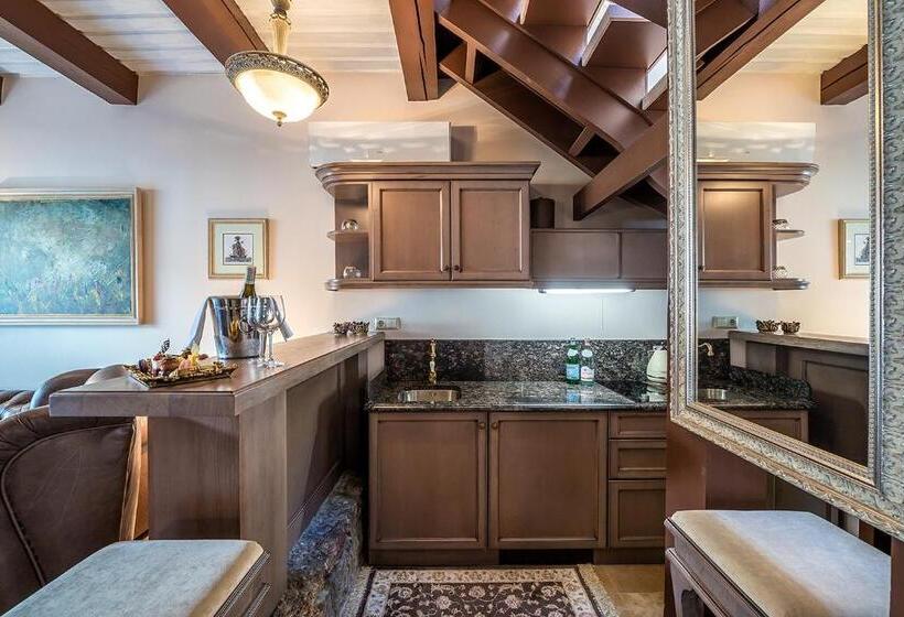 سوییت لوکس, Pušų Paunksnėje