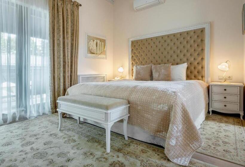 سوییت لوکس, Pušų Paunksnėje