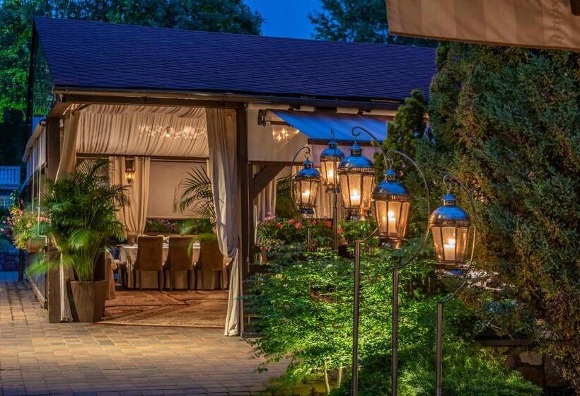 سوییت خانوادگی, Pušų Paunksnėje