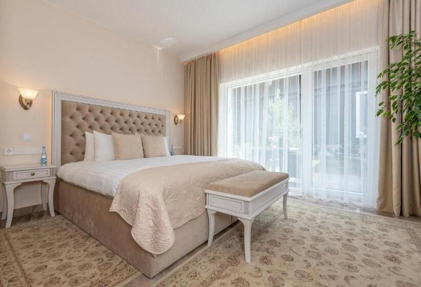 سوییت جونیور, Pušų Paunksnėje