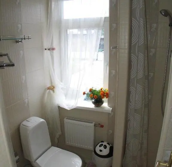 اتاق استاندارد سه تخته با بالکن, Naiza Guesthouse And Apartments