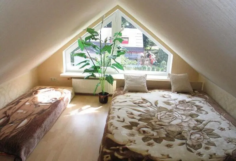 اتاق استاندارد سه تخته با بالکن, Naiza Guesthouse And Apartments
