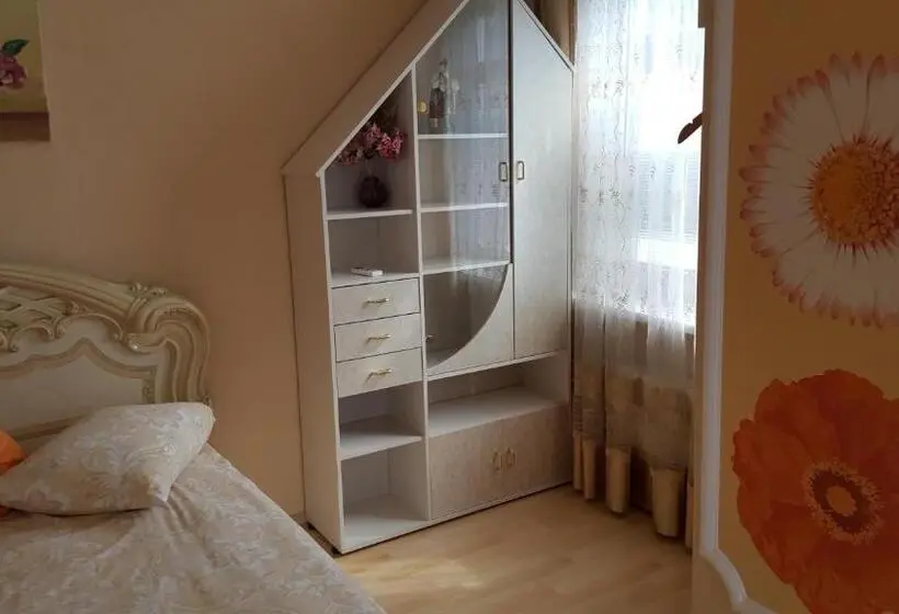 اتاق استاندارد سه تخته با بالکن, Naiza Guesthouse And Apartments
