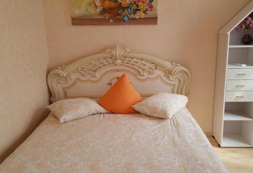 اتاق استاندارد سه تخته با بالکن, Naiza Guesthouse And Apartments