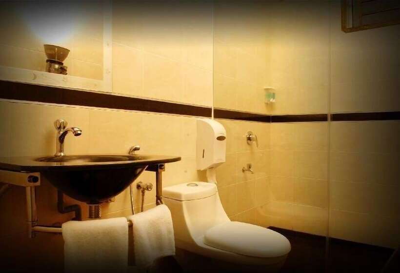 חדר דלוקס לשלושה, Home 2