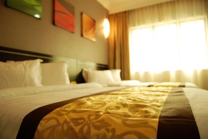 חדר דלוקס לשלושה, Home 2