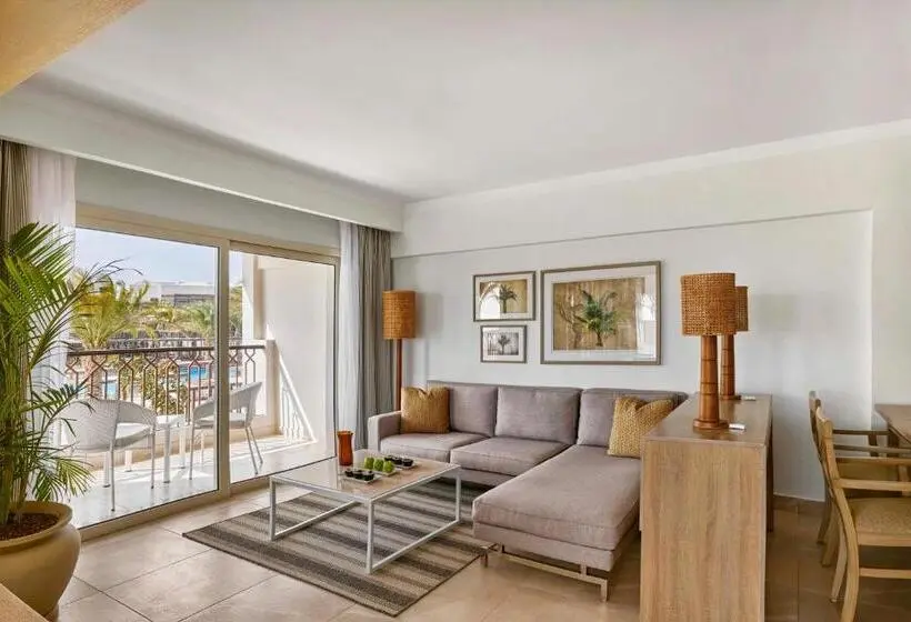 سوییت جونیور, Jaz Costa Mares Adults Only 16+