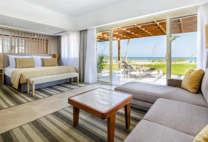 سوییت جونیور, Jaz Costa Mares Adults Only 16+