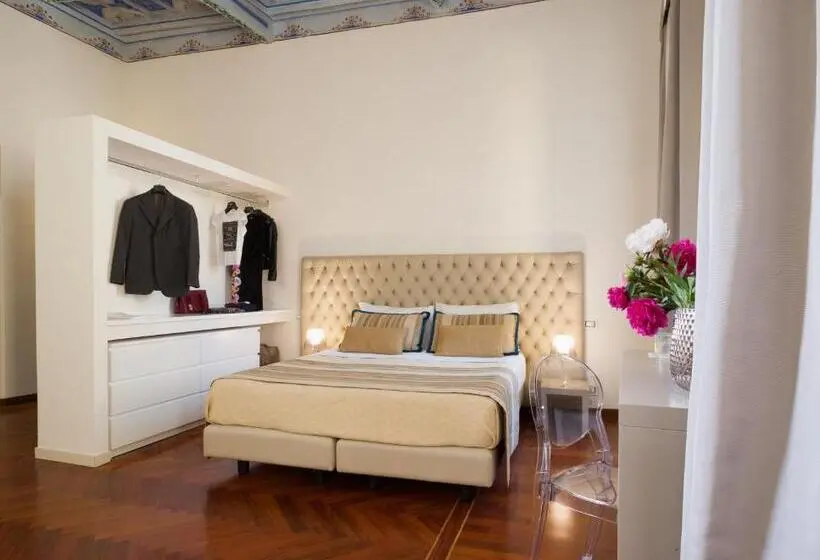 اتاق لوکس با تخت بزرگ, Antico Angelo Residenza D Epoca