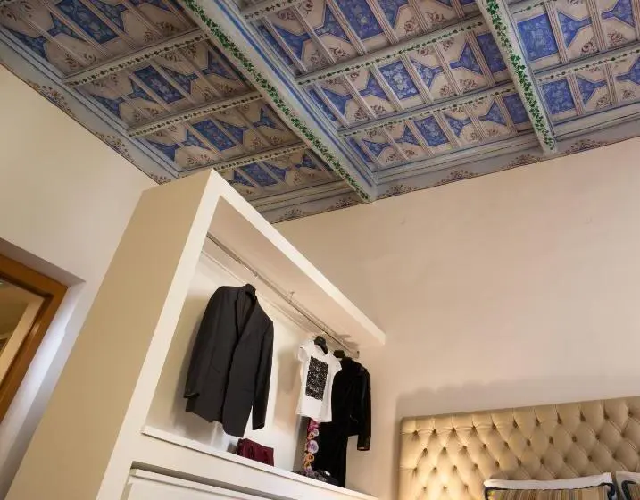 اتاق لوکس با تخت بزرگ, Antico Angelo Residenza D Epoca