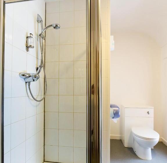 Кровать в Общей Комнате, Eastbank Hotel