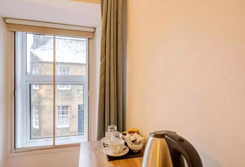 ルームシェアのワンベッド, Eastbank Hotel