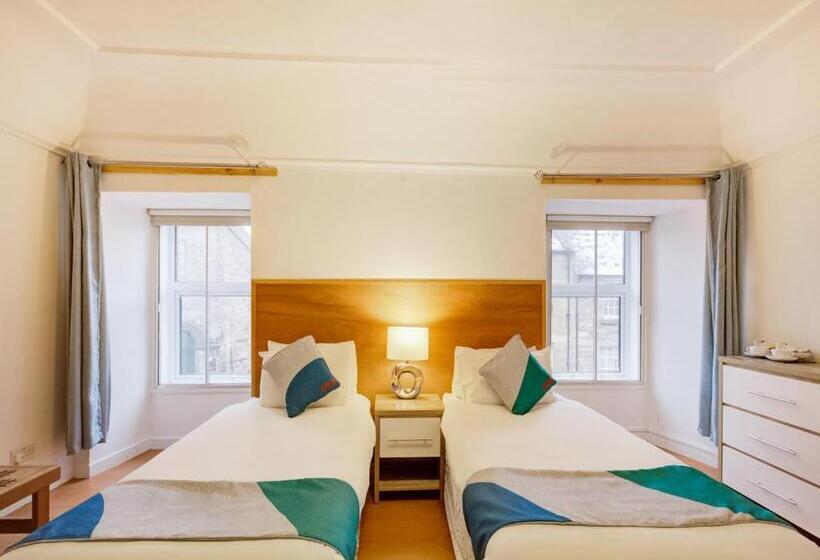 Кровать в Общей Комнате, Eastbank Hotel