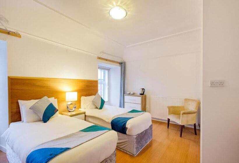 Кровать в Общей Комнате, Eastbank Hotel