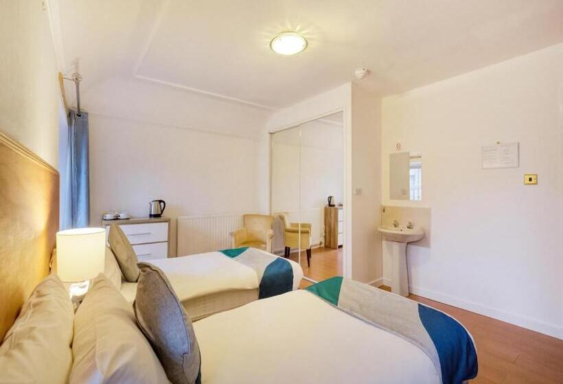 Кровать в Общей Комнате, Eastbank Hotel