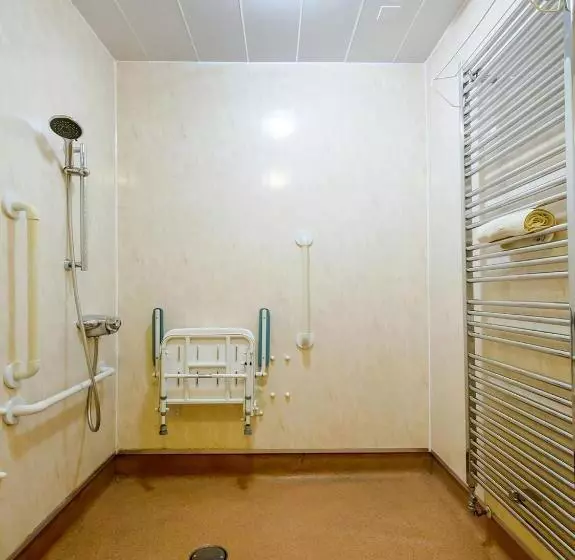 デラックスの４人部屋, Eastbank Hotel