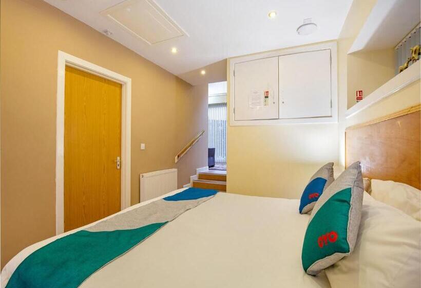 Четырехместный Номер Deluxe, Eastbank Hotel