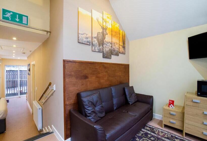 Четырехместный Номер Deluxe, Eastbank Hotel