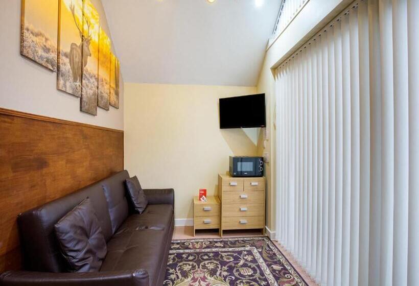 Четырехместный Номер Deluxe, Eastbank Hotel