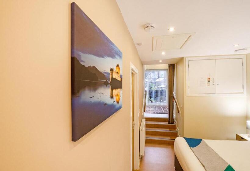 Четырехместный Номер Deluxe, Eastbank Hotel