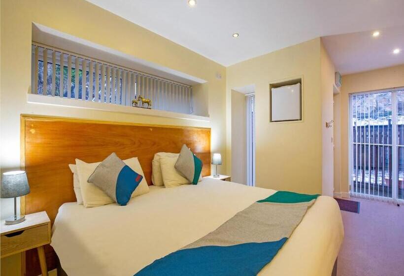 Четырехместный Номер Deluxe, Eastbank Hotel