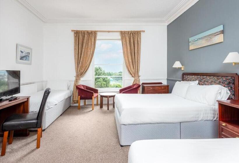 اتاق خانوادگی, Abbey Lawn